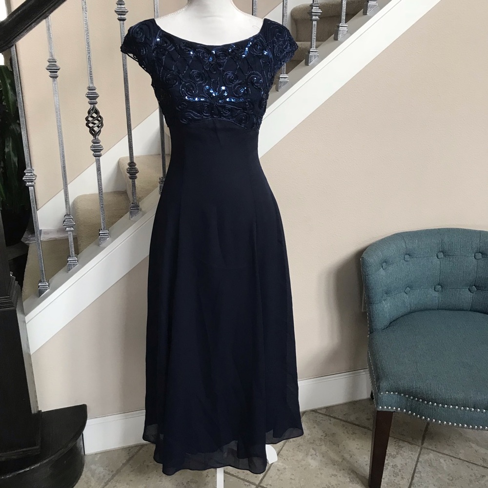 scott mcclintock Formal Modest Homecoming Dress 4 - Picture 1 of 4